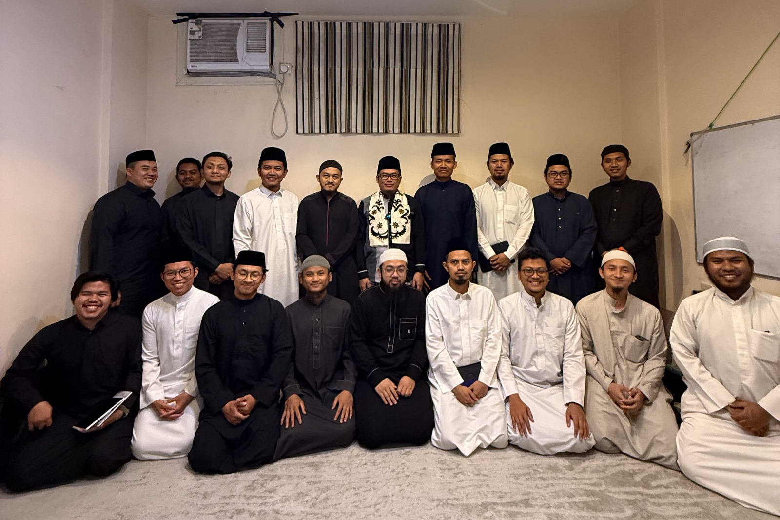 KH. Nidlol Masyhud Pondok Pesantren Maskumambang