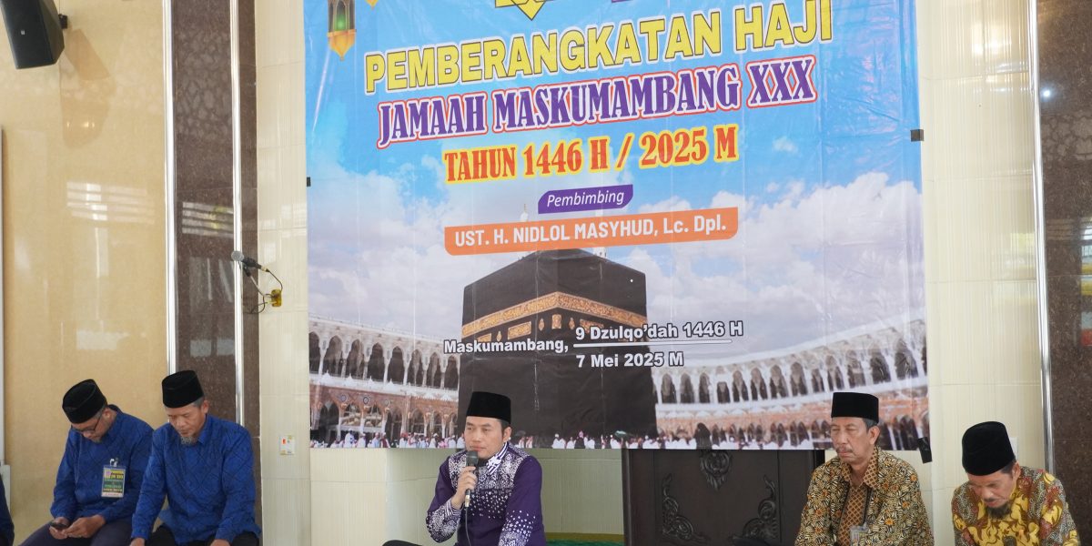 KH. Nidlol Masyhud Lepas 90 Jemaah Haji KBIHU YKUI Maskumambang