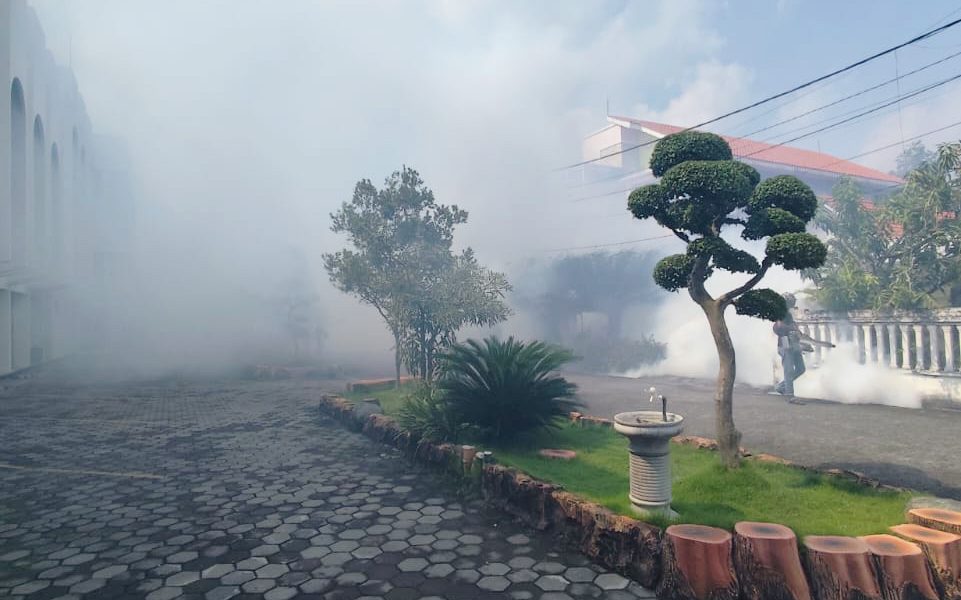 Fogging Pondok Pesantren Maskumambang