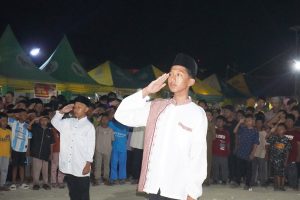 Santri MTs YKUI Maskumambang bertugas sebagai Petugas Upacara JAMAIS Ke-XII