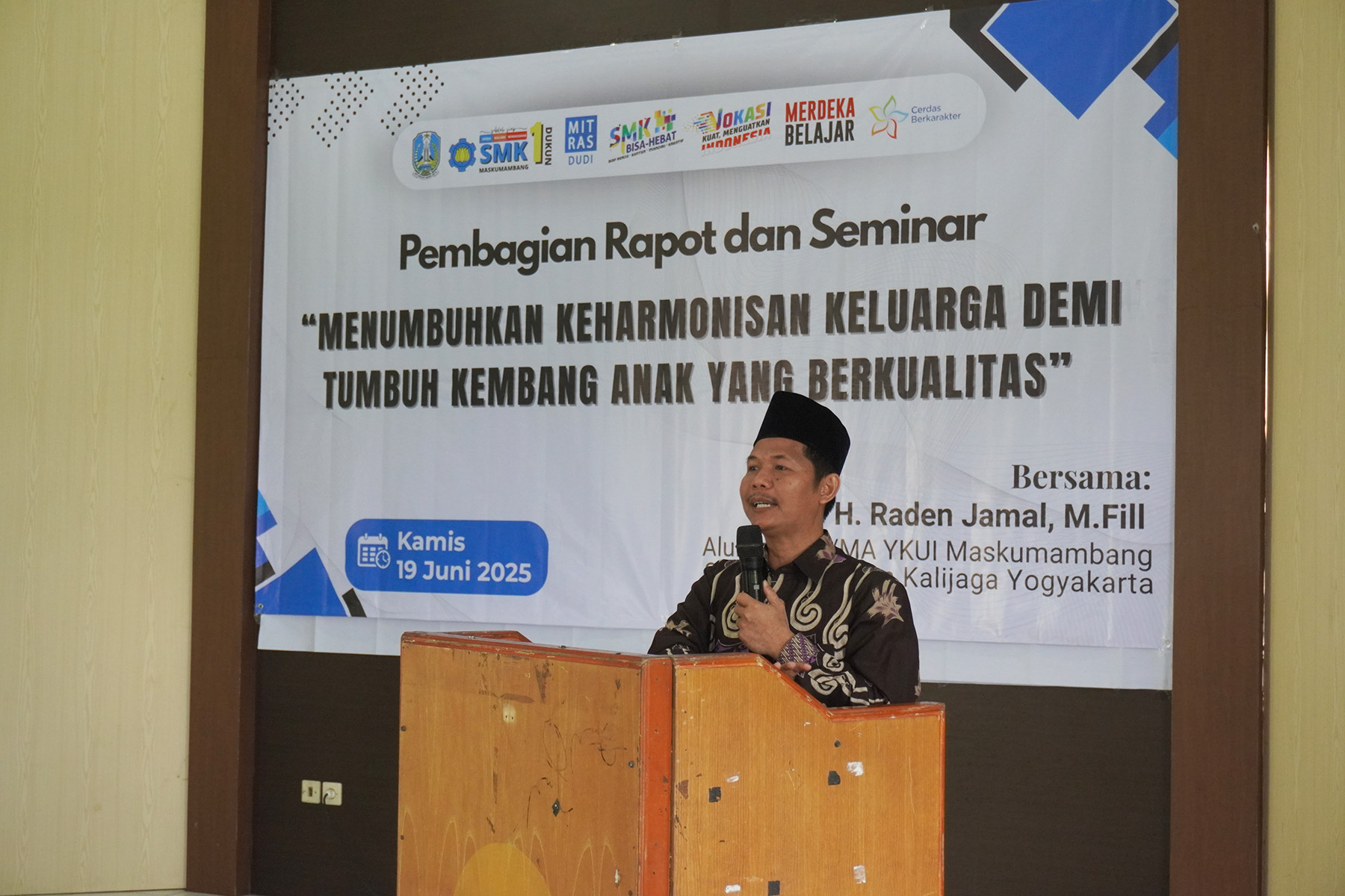 Pembagian rapor dan seminar SMK Maskumambang