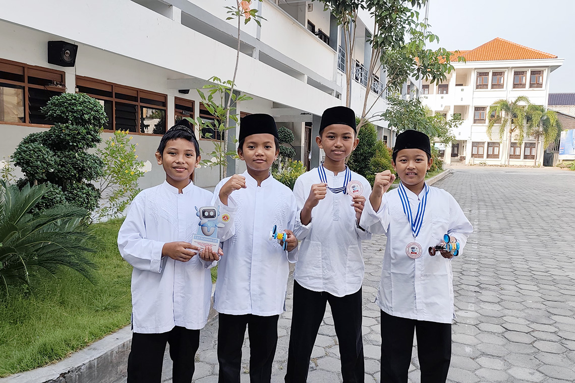Tim Robotic MI YKUI Maskumambang