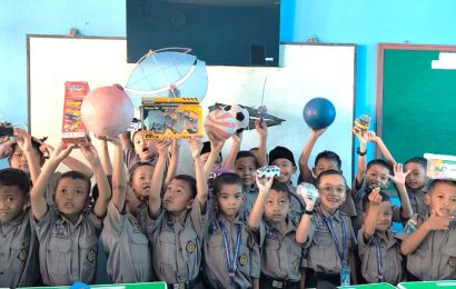 Kelas bercerita dan mendengarkan MI YKUI Maskumambang