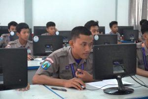 Try out TKA santri kelas 12 MA YKUI Maskumambang
