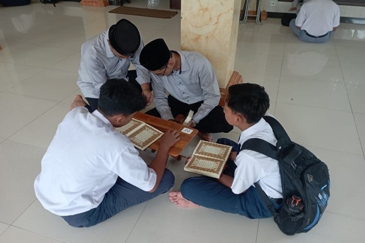 Santri Pondok Pesantren Maskumambang