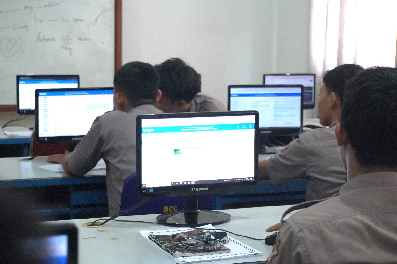 Try out TKA santri kelas 12 MA YKUI Maskumambang