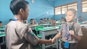 Praktik adab MI YKUI Maskumambang