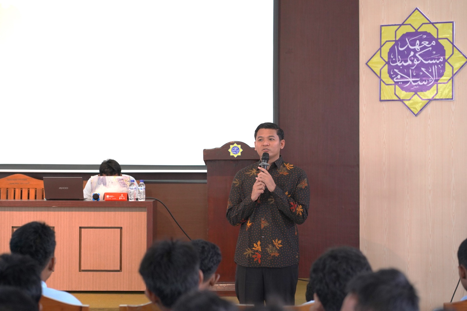 Character Building Program Maskumambang Sahabat dan Ancaman Kesehatan