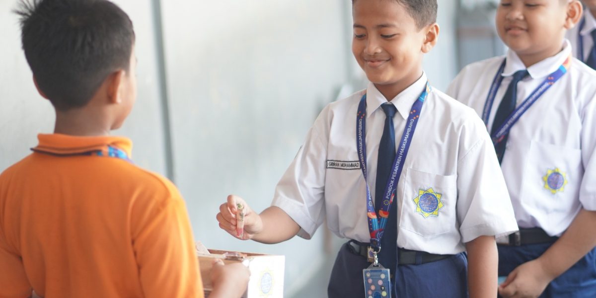 Donasi IPRA-IPRI Junior MI YKUI Maskumambang
