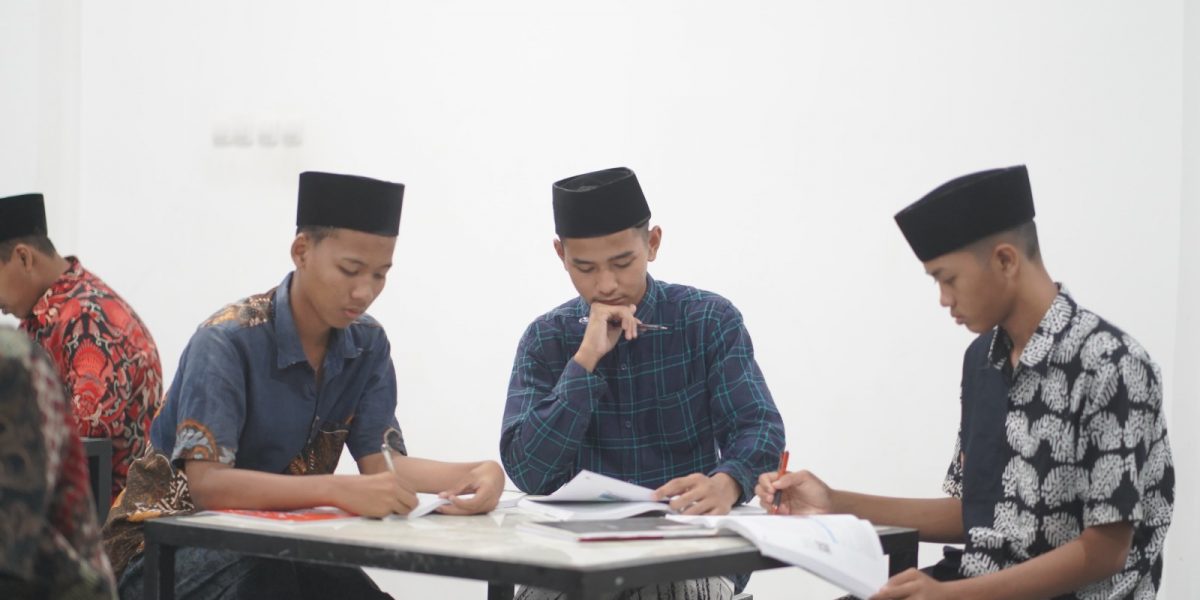 Ujian Akhir Semester Pondok Pesantren Maskumambang
